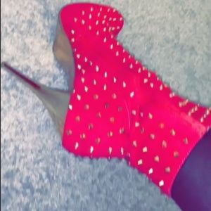 Pink spiked booties✨